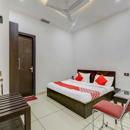 Oyo 27999 Hotel Deep Sirsa Εξωτερικό φωτογραφία