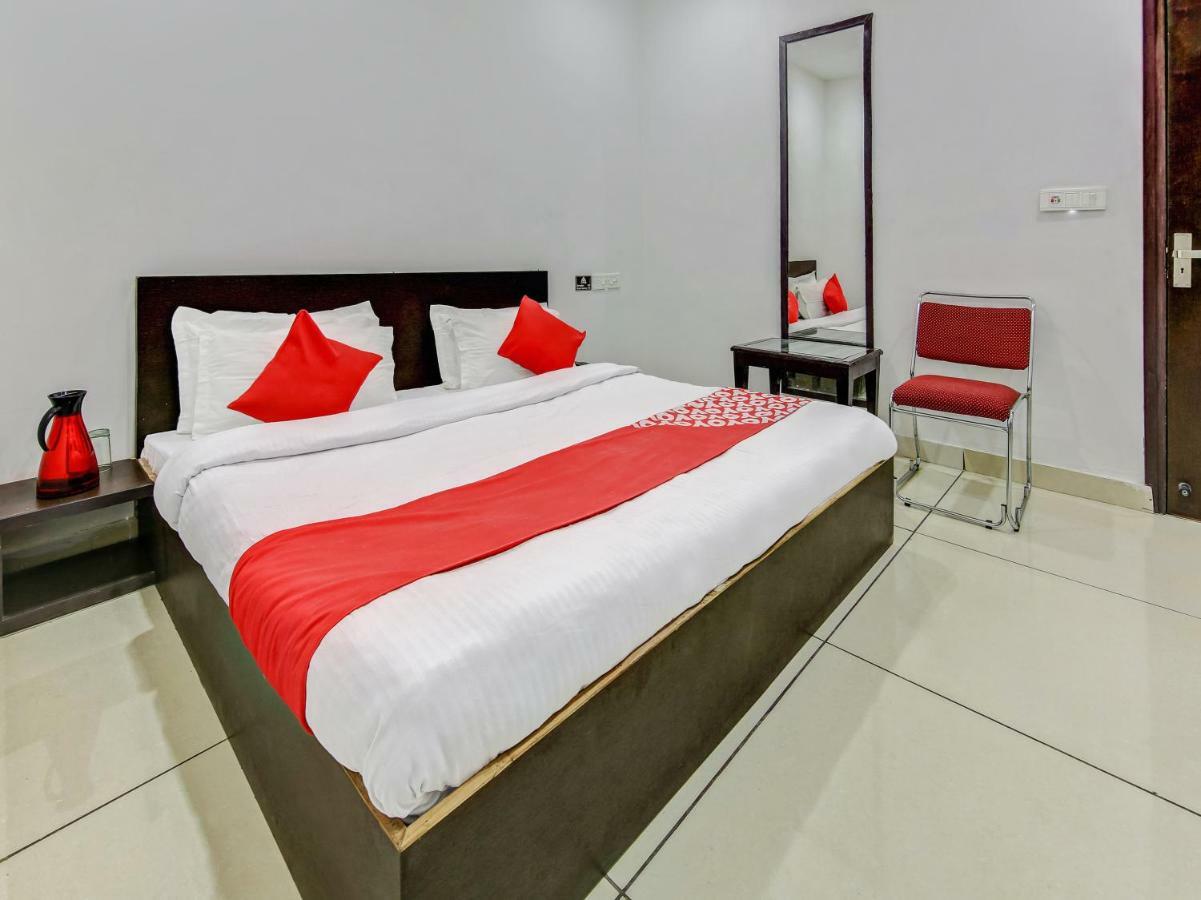 Oyo 27999 Hotel Deep Sirsa Εξωτερικό φωτογραφία