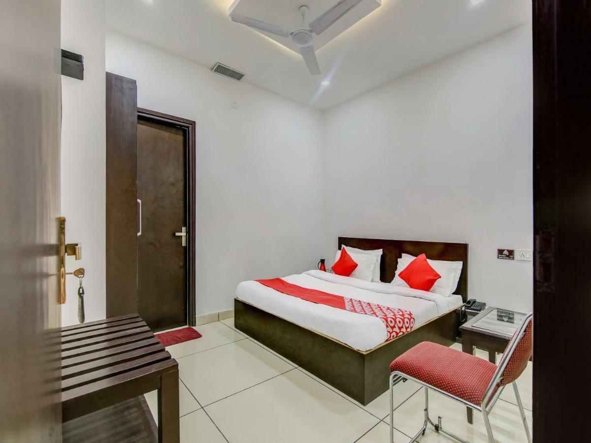 Oyo 27999 Hotel Deep Sirsa Εξωτερικό φωτογραφία