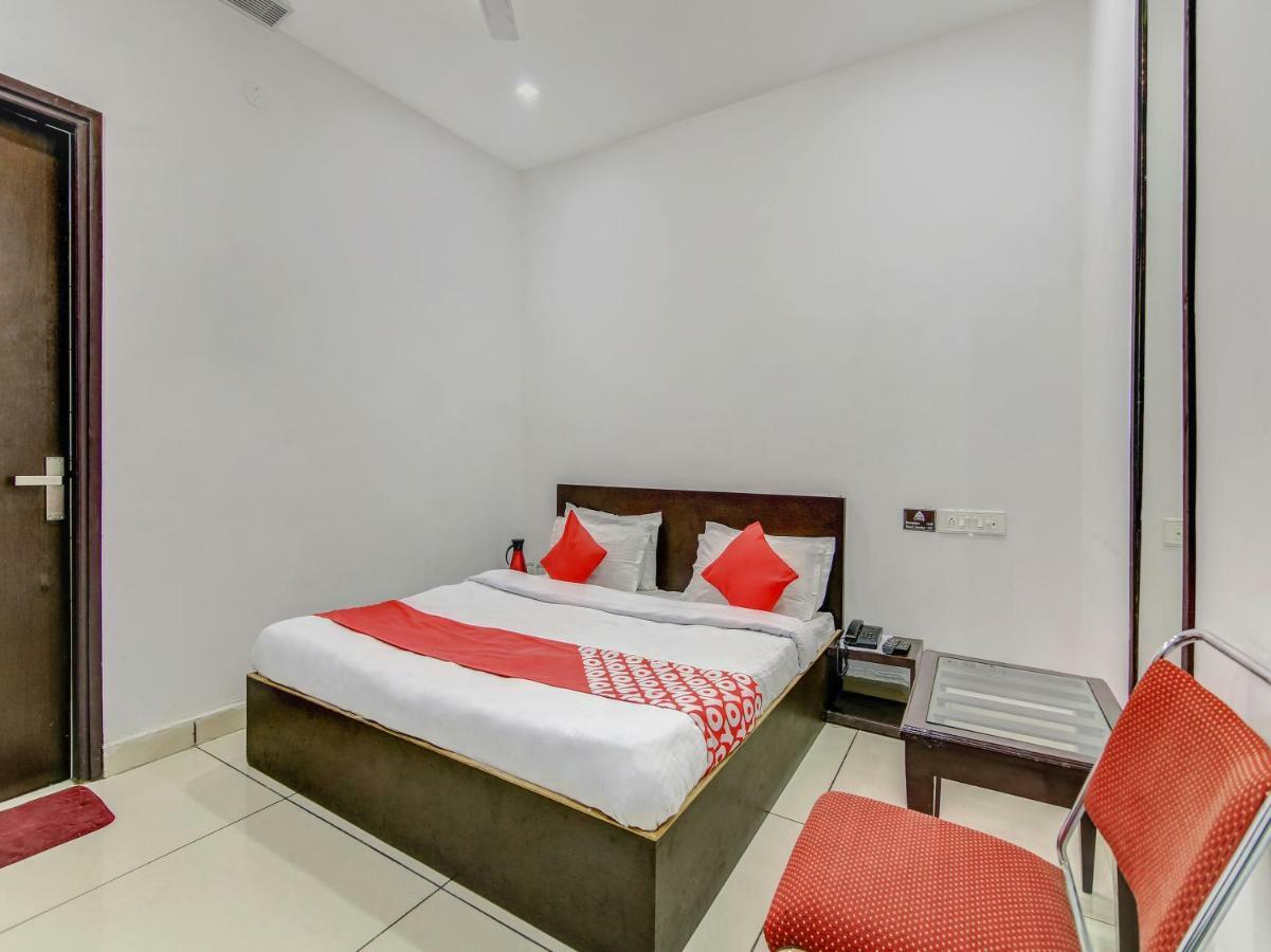 Oyo 27999 Hotel Deep Sirsa Εξωτερικό φωτογραφία