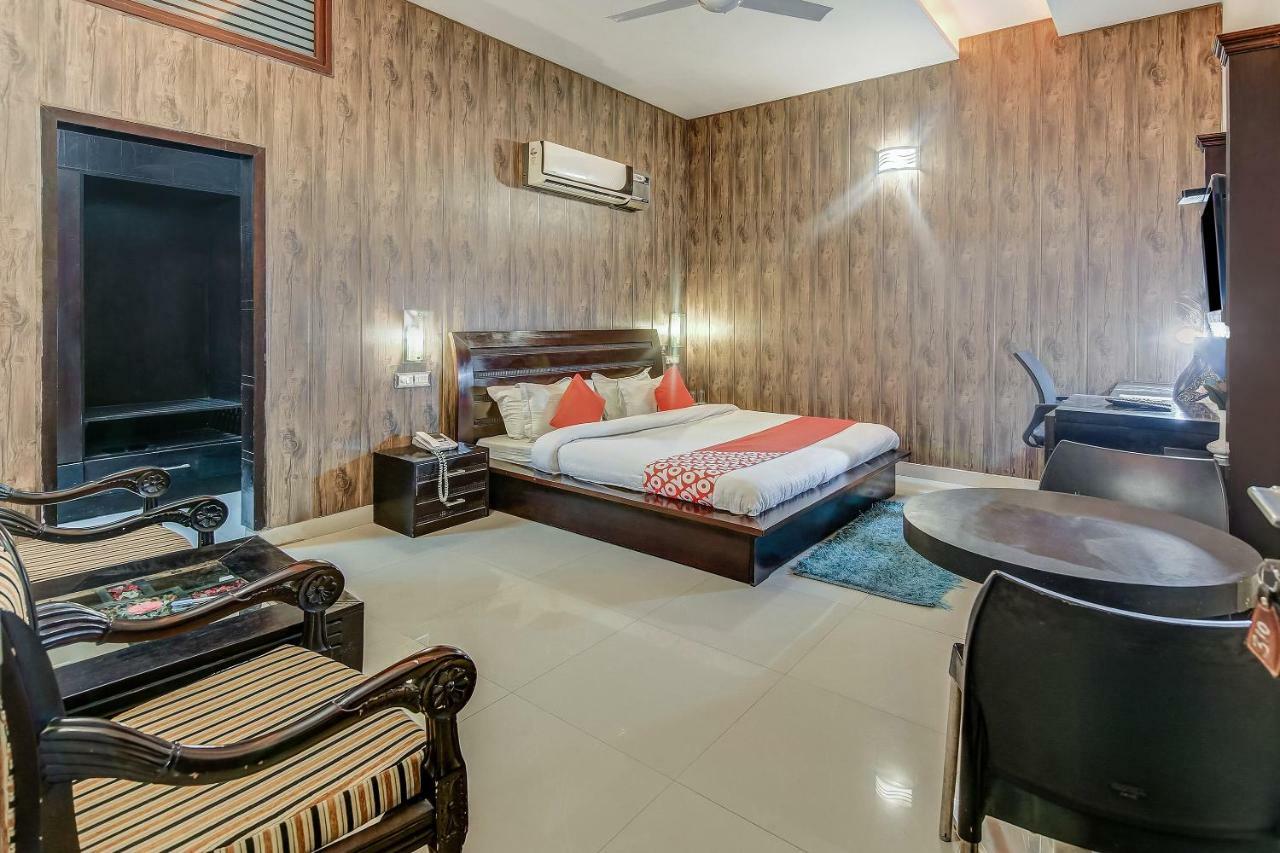 Oyo 27999 Hotel Deep Sirsa Εξωτερικό φωτογραφία