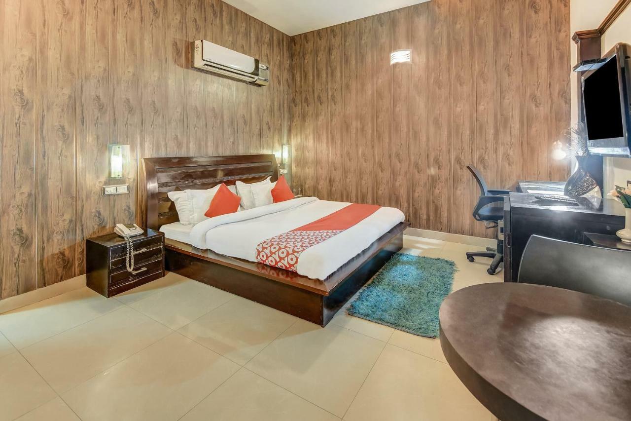 Oyo 27999 Hotel Deep Sirsa Εξωτερικό φωτογραφία