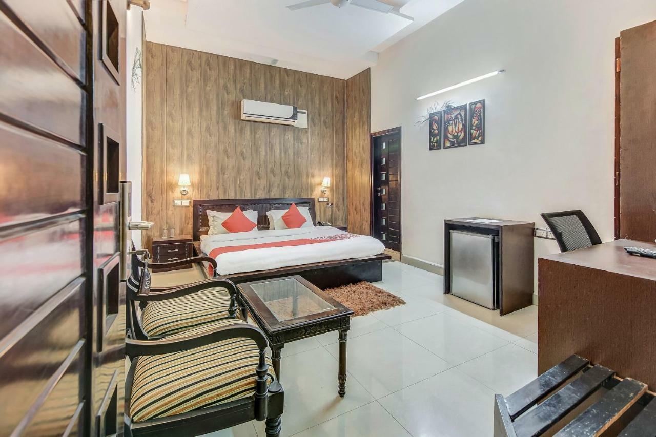 Oyo 27999 Hotel Deep Sirsa Εξωτερικό φωτογραφία
